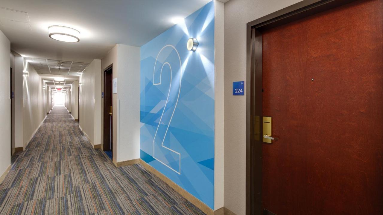 Holiday Inn Express & Suites Detroit - Farmington Hills By Ihg Northville Bagian luar foto