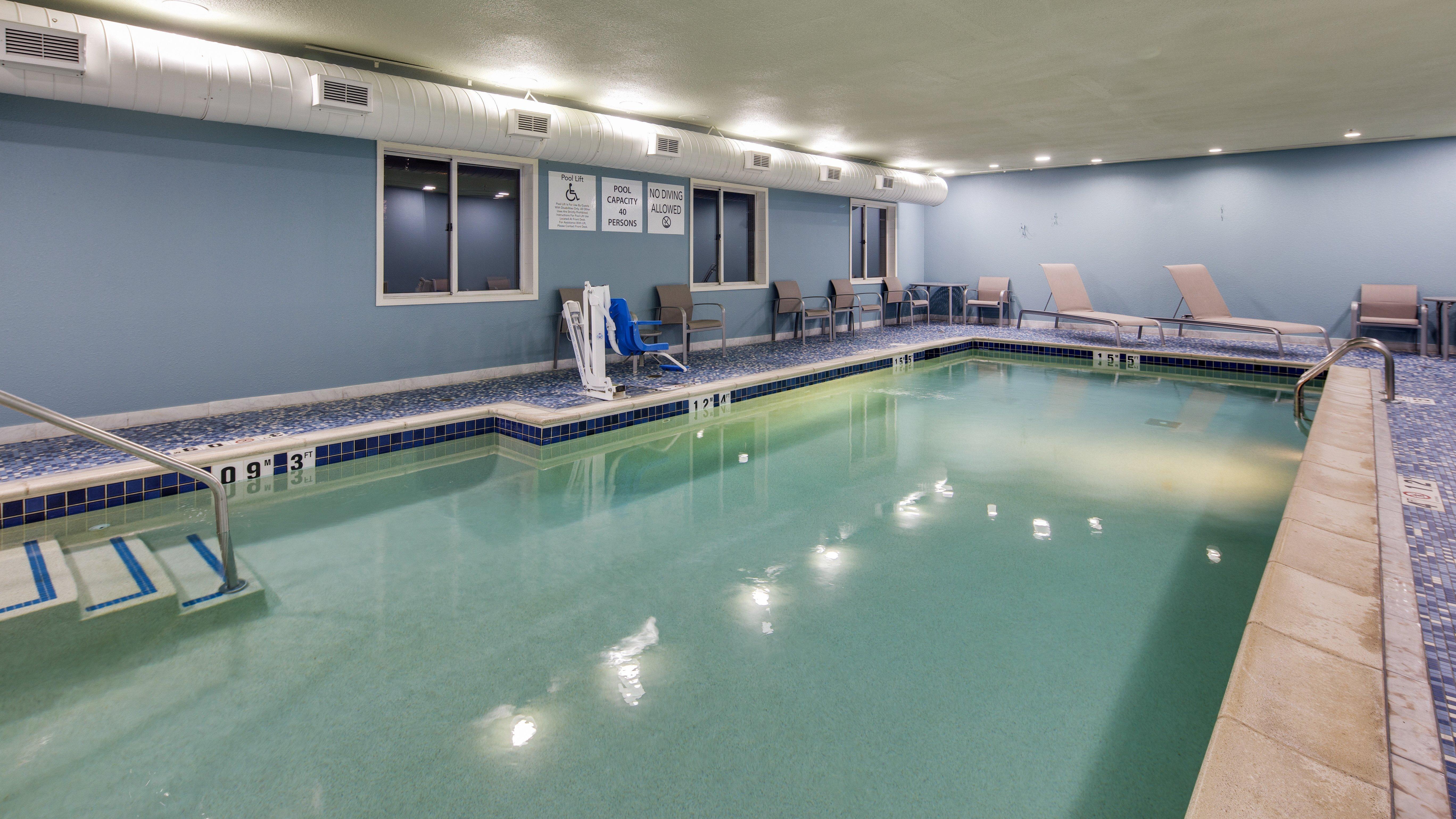 Holiday Inn Express & Suites Detroit - Farmington Hills By Ihg Northville Bagian luar foto