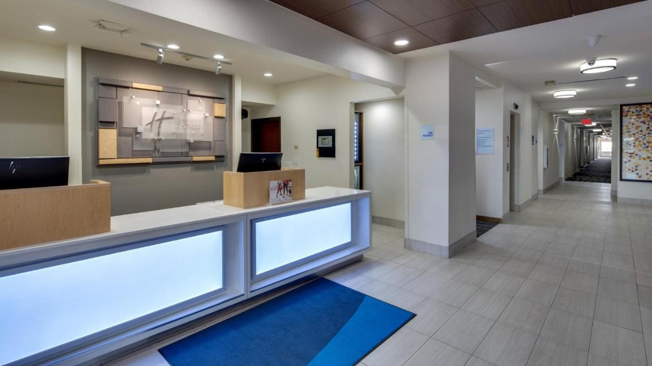 Holiday Inn Express & Suites Detroit - Farmington Hills By Ihg Northville Bagian luar foto