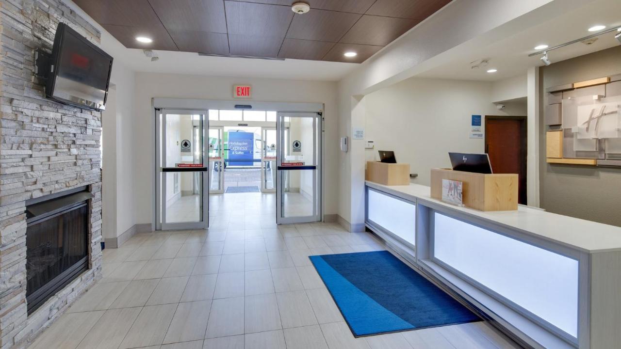 Holiday Inn Express & Suites Detroit - Farmington Hills By Ihg Northville Bagian luar foto
