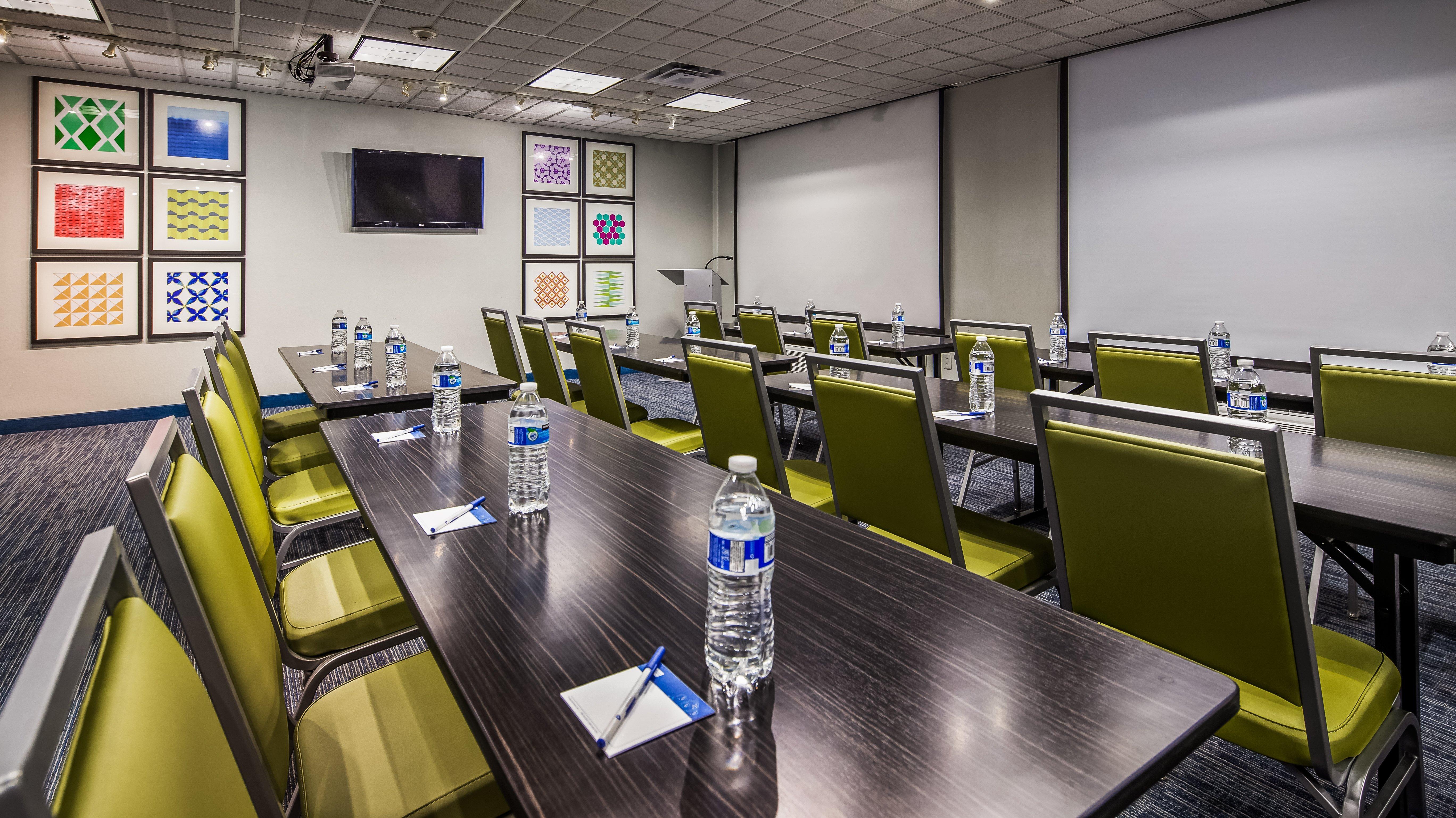 Holiday Inn Express & Suites Detroit - Farmington Hills By Ihg Northville Bagian luar foto