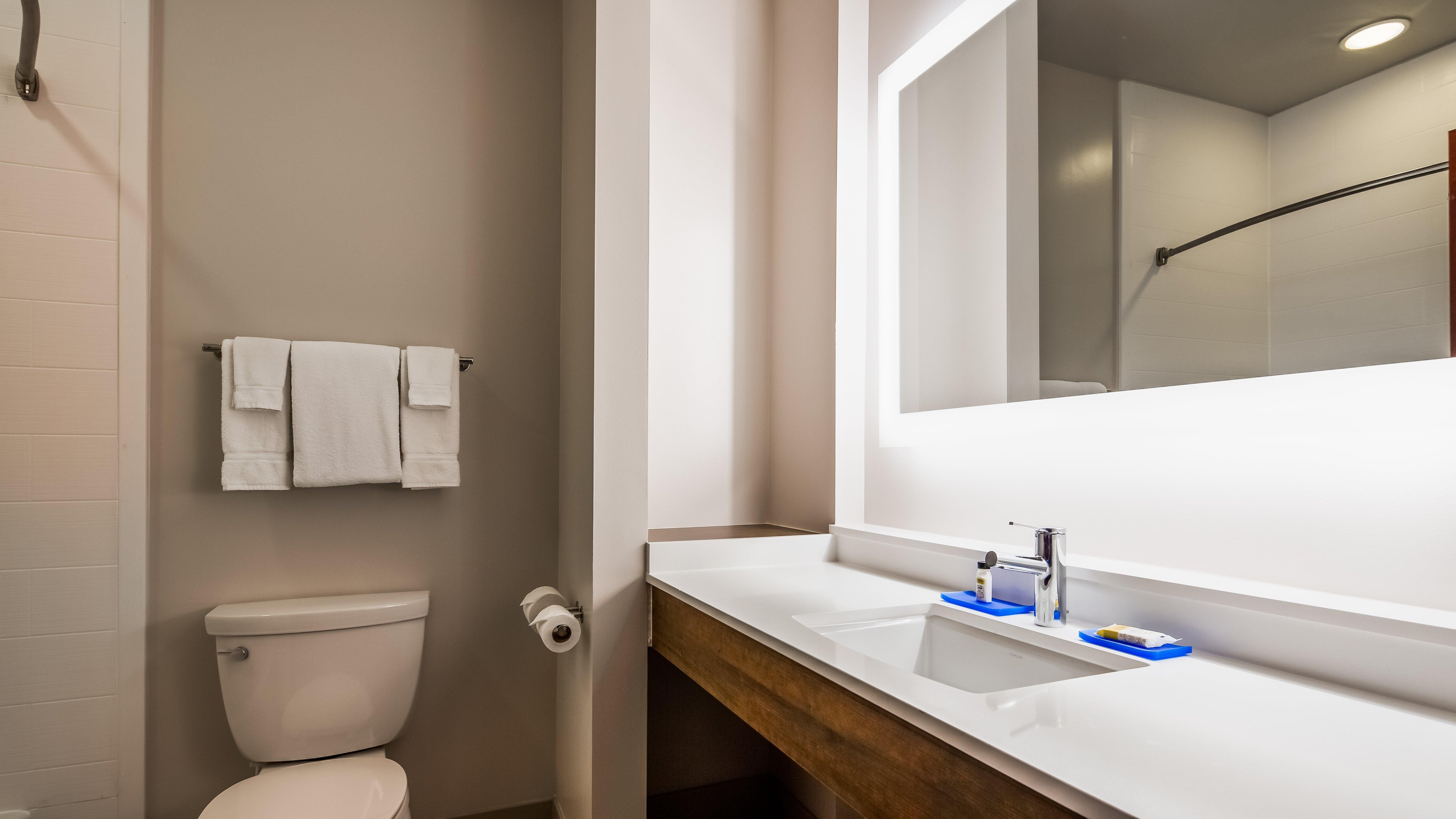 Holiday Inn Express & Suites Detroit - Farmington Hills By Ihg Northville Bagian luar foto