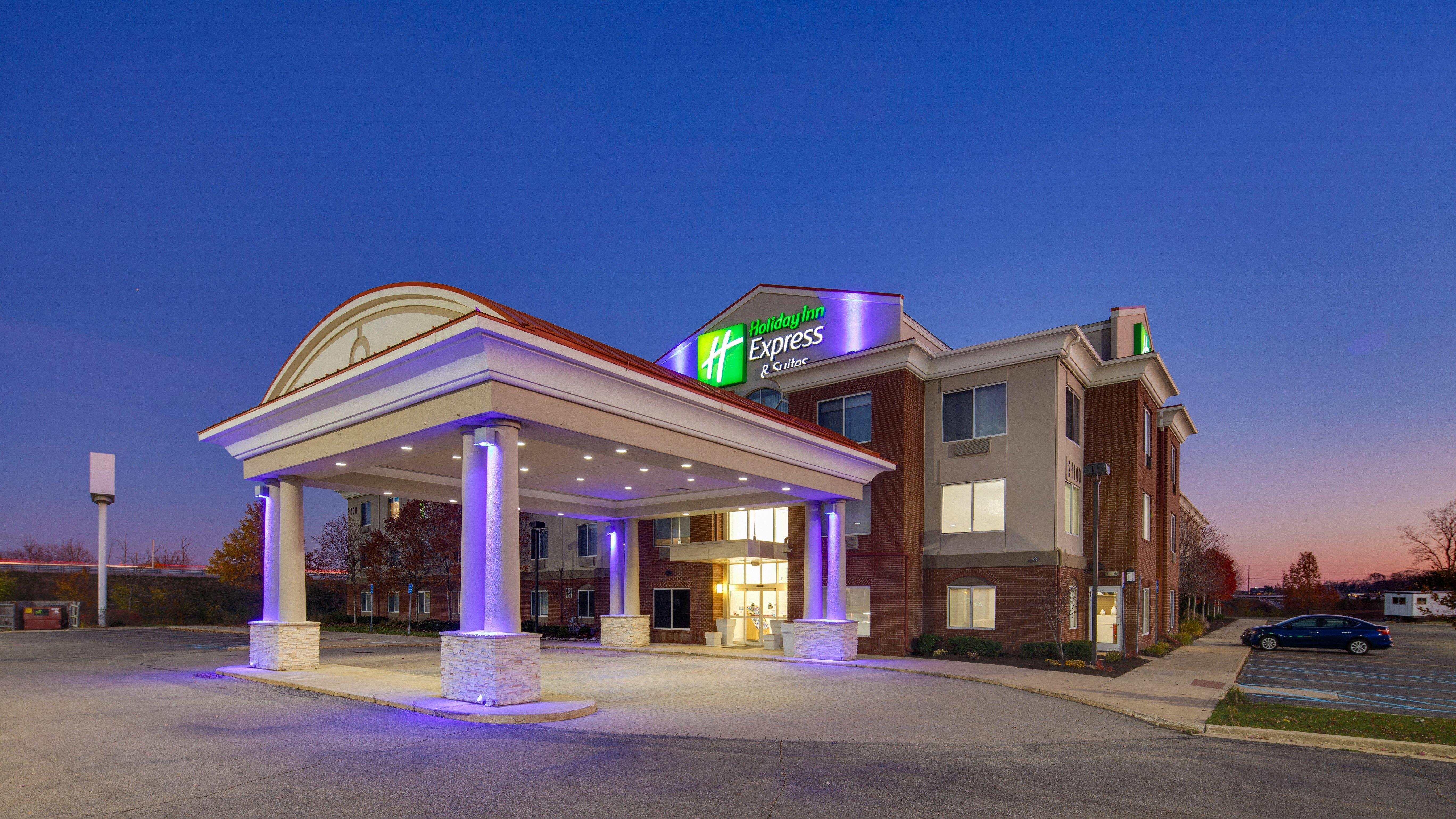 Holiday Inn Express & Suites Detroit - Farmington Hills By Ihg Northville Bagian luar foto