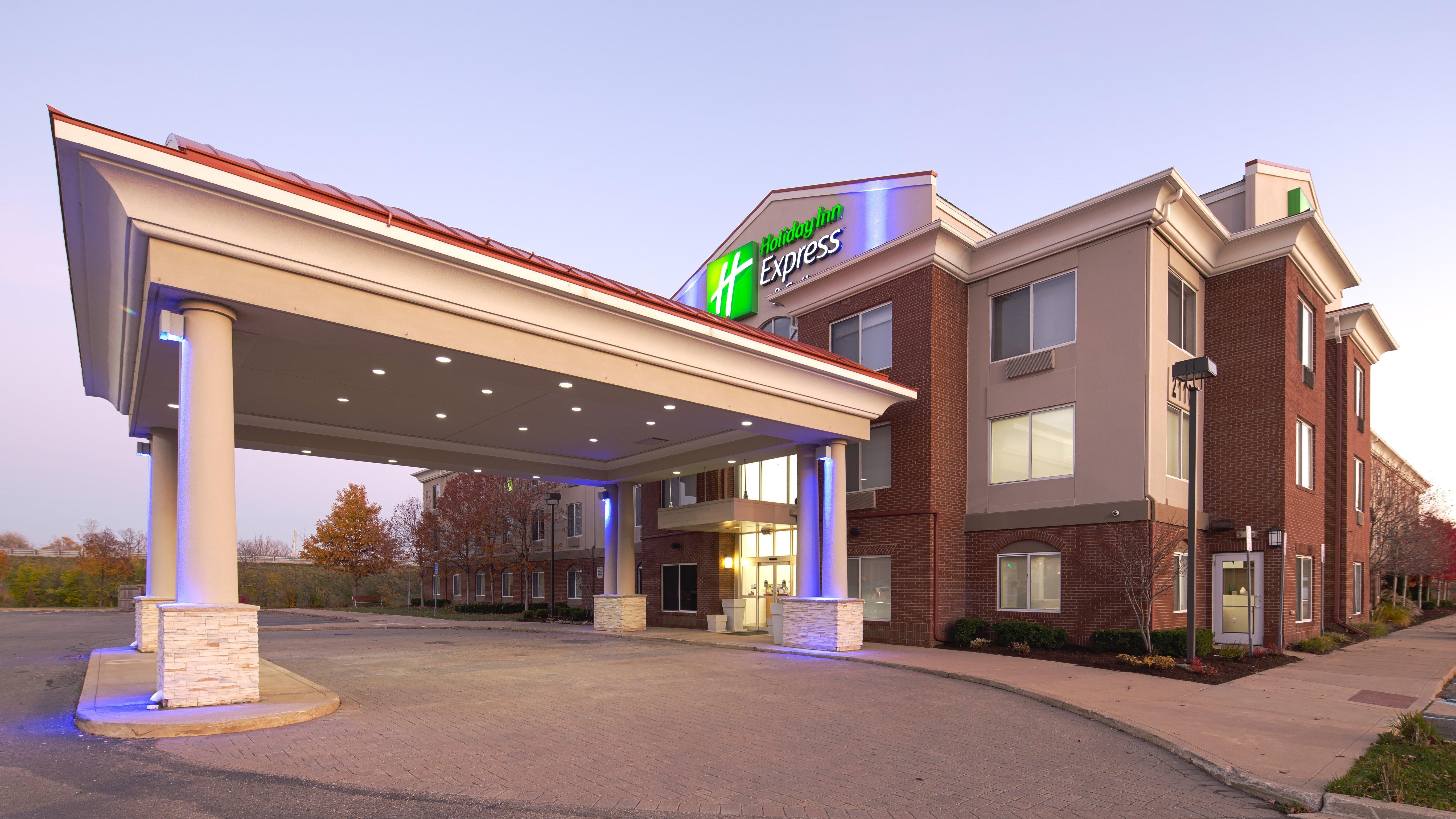 Holiday Inn Express & Suites Detroit - Farmington Hills By Ihg Northville Bagian luar foto