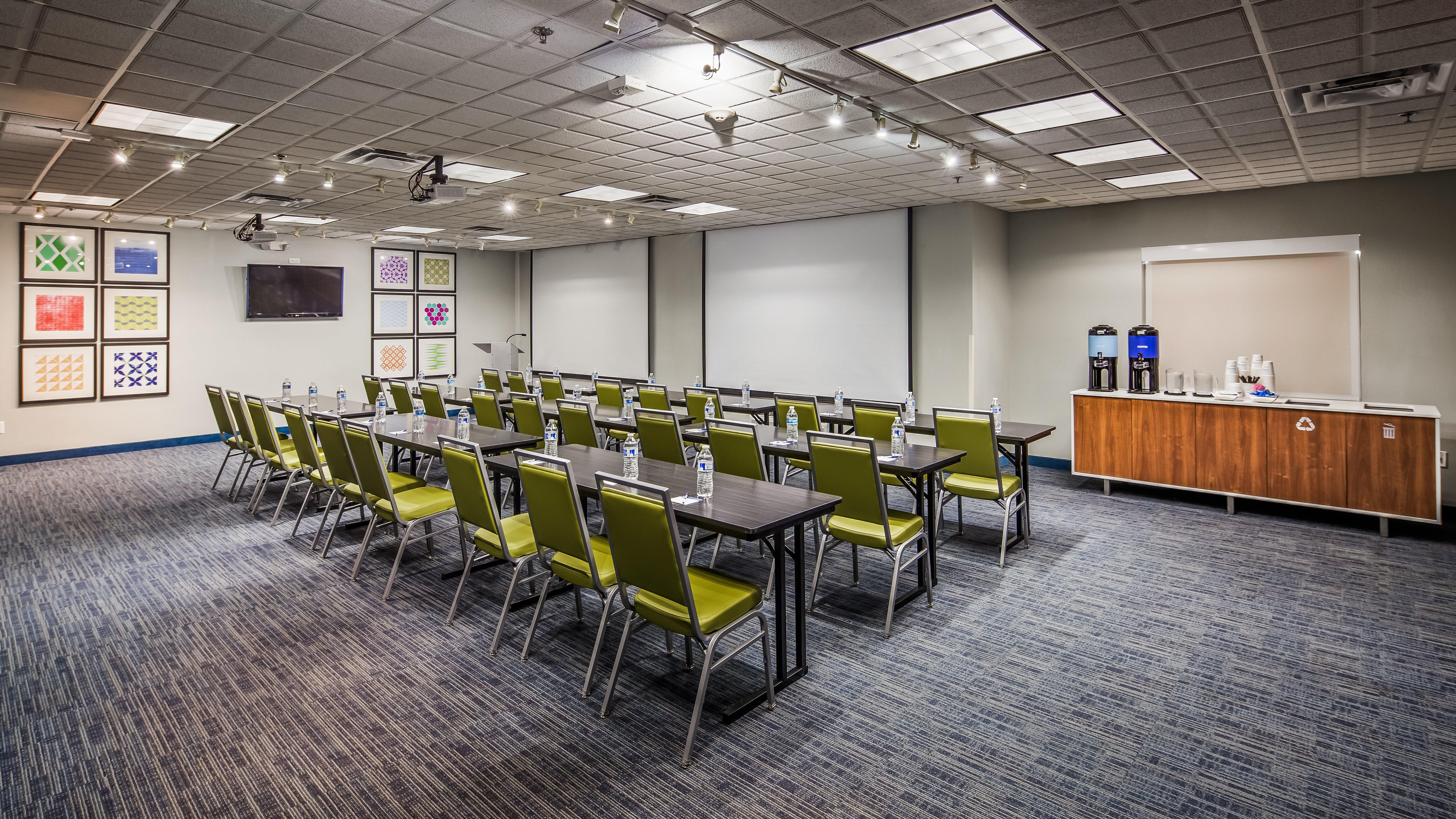 Holiday Inn Express & Suites Detroit - Farmington Hills By Ihg Northville Bagian luar foto
