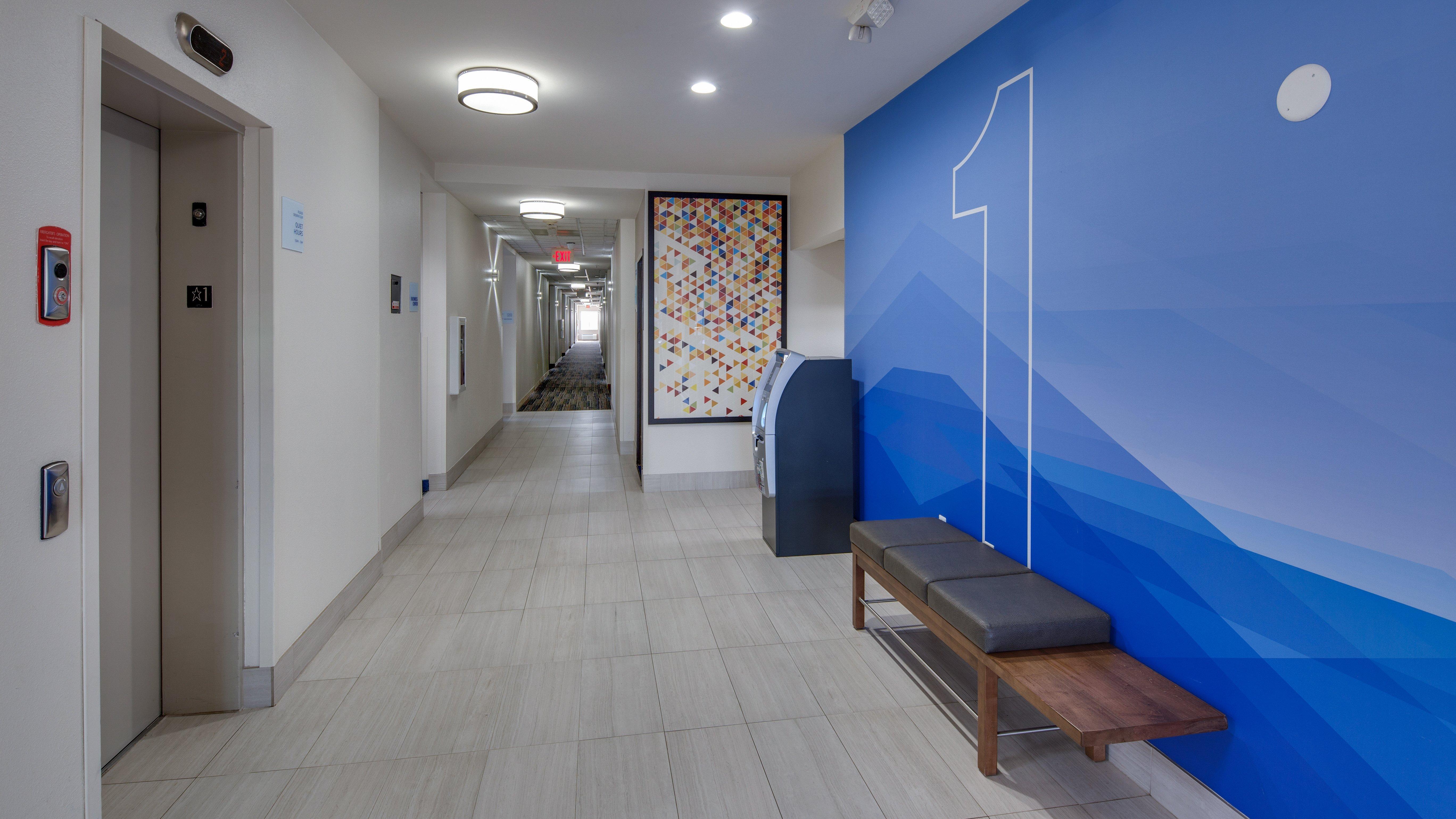 Holiday Inn Express & Suites Detroit - Farmington Hills By Ihg Northville Bagian luar foto