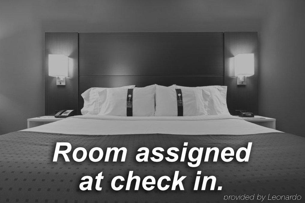 Holiday Inn Express & Suites Detroit - Farmington Hills By Ihg Northville Bagian luar foto