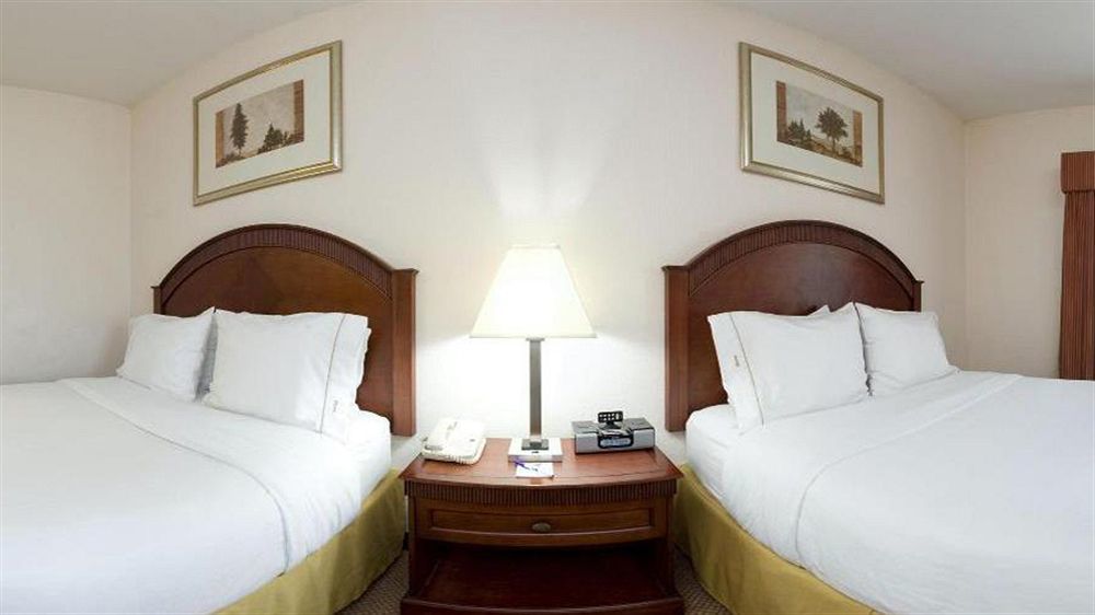 Holiday Inn Express & Suites Detroit - Farmington Hills By Ihg Northville Bagian luar foto