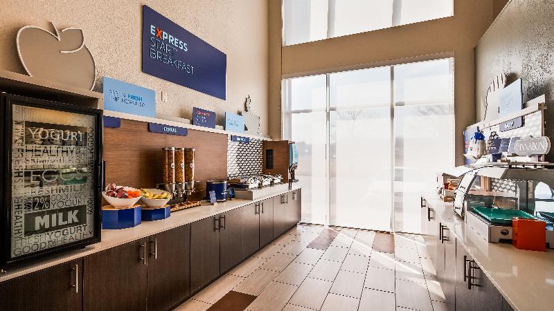 Holiday Inn Express & Suites Detroit - Farmington Hills By Ihg Northville Bagian luar foto